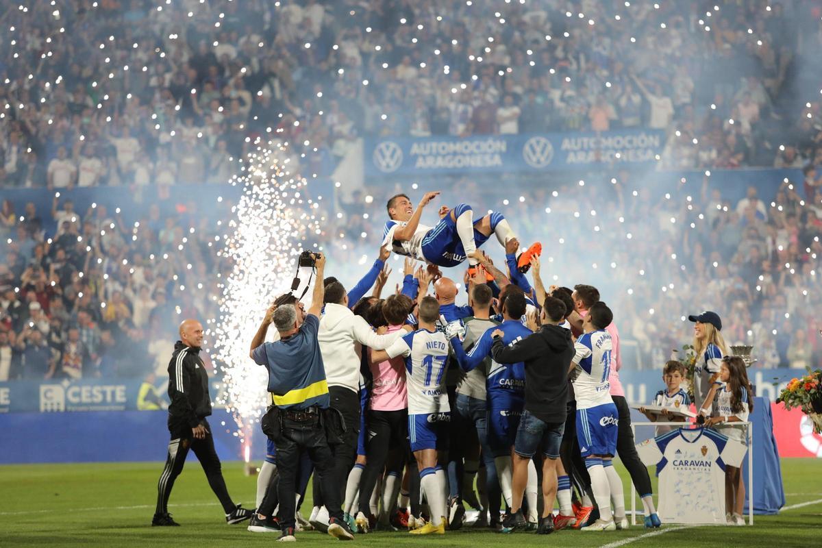 Así ha sido el inolvidable homenaje del zaragocismo a Alberto Zapater