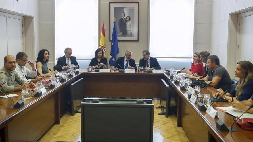 El secretario de Estado durante la reunión mantenida con los sindicatos