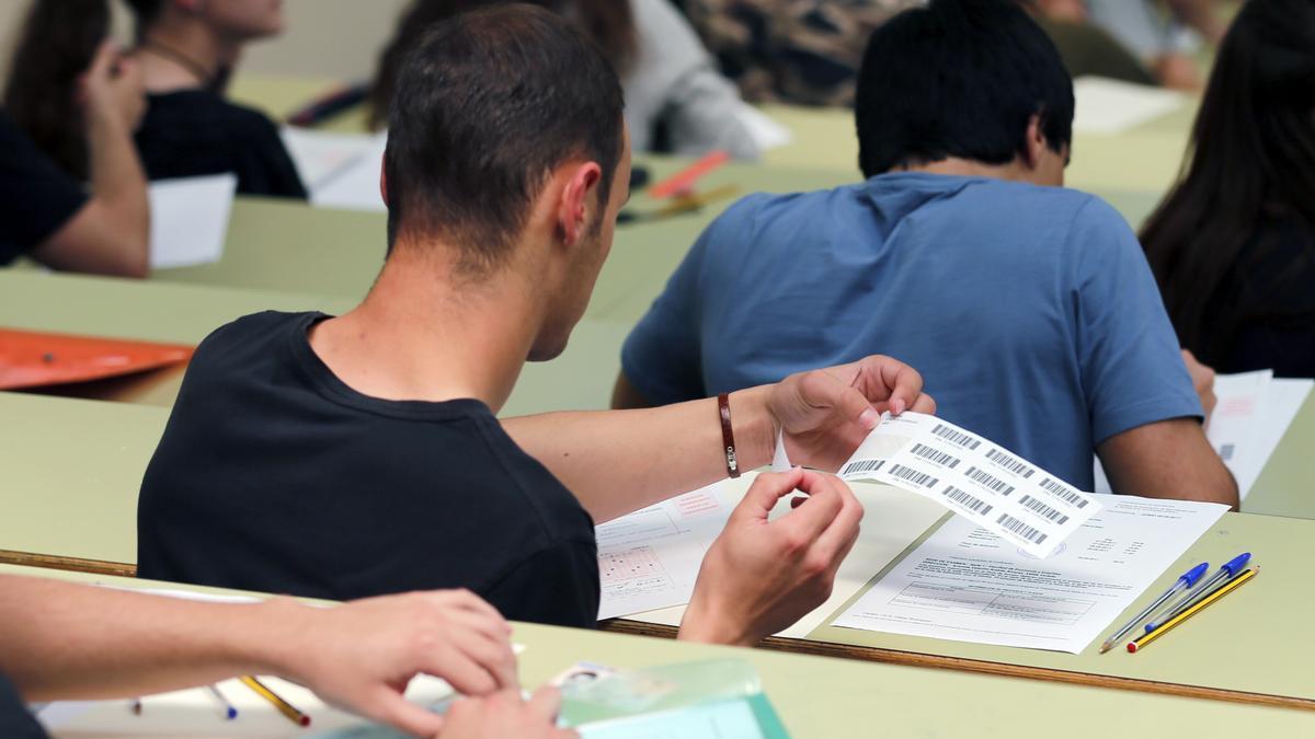 Estudiantes en las pruebas ABAU.