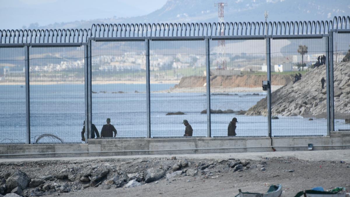 El espigón del Tarajal, en la frontera de Ceuta con Marruecos.