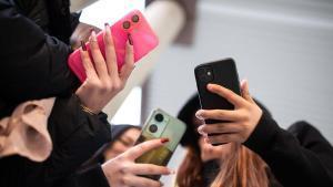 La UE arriba a un polèmic acord per retallar la regulació de la IA i inclou la prohibició de les apps que generen nus
