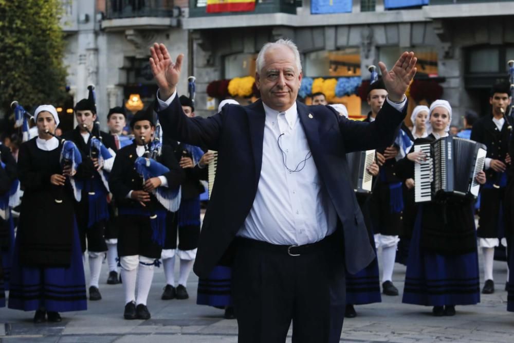 Desfile de los Reyes, personalidades y premiados en la alfombra azul