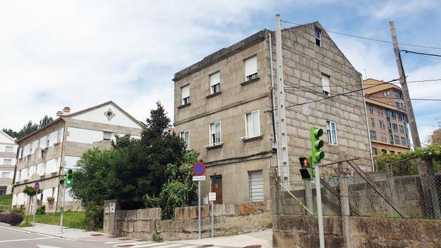 Una inmobiliaria pone a la venta cuatro pisos en Vigo con okupas dentro