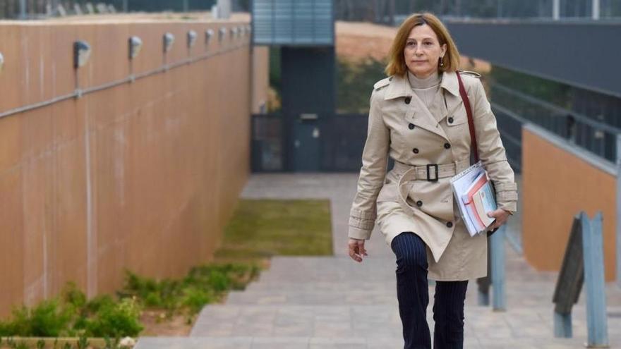 Carme Forcadell sortint de la presó