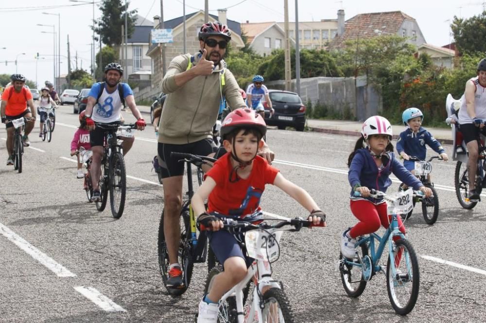 Más de medio millar de aficionados participan en A Pedaliña