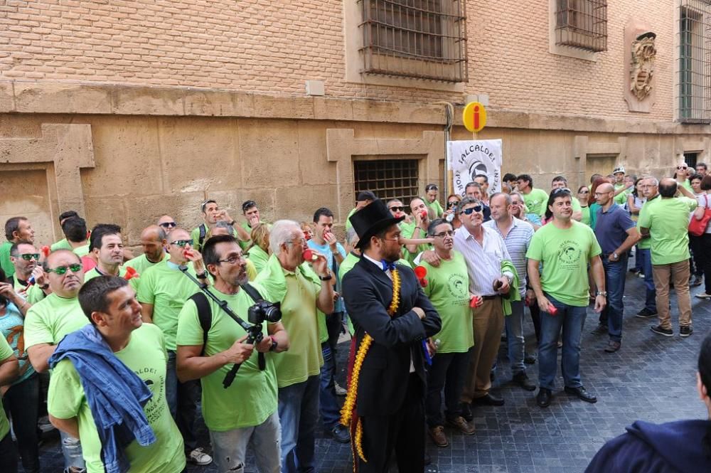 Pleno municipal con protesta