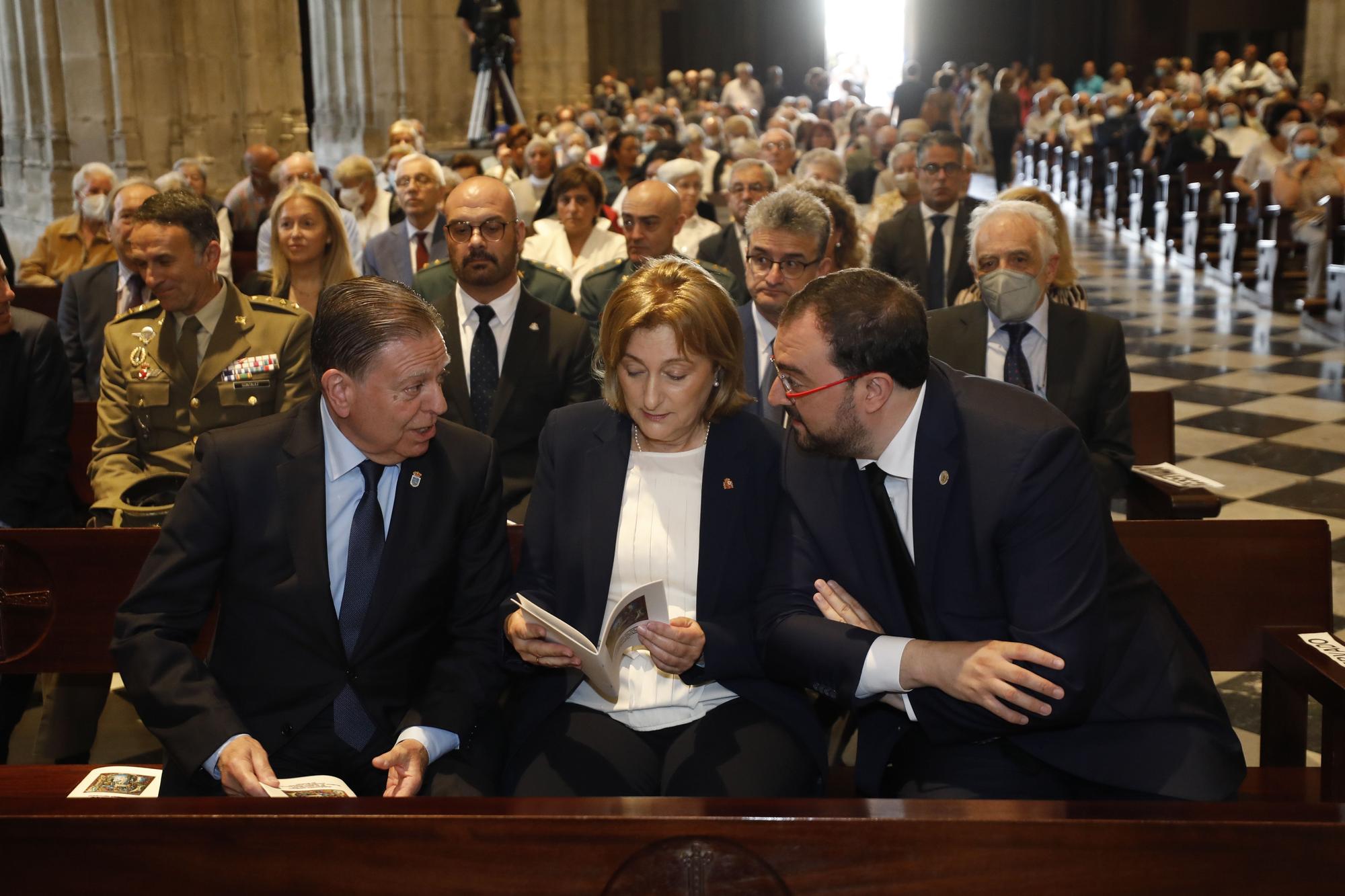 EN IMÁGENES: Asturias despide a Gabino Díaz Merchán en un multitudinario funeral en la Catedral de Oviedo