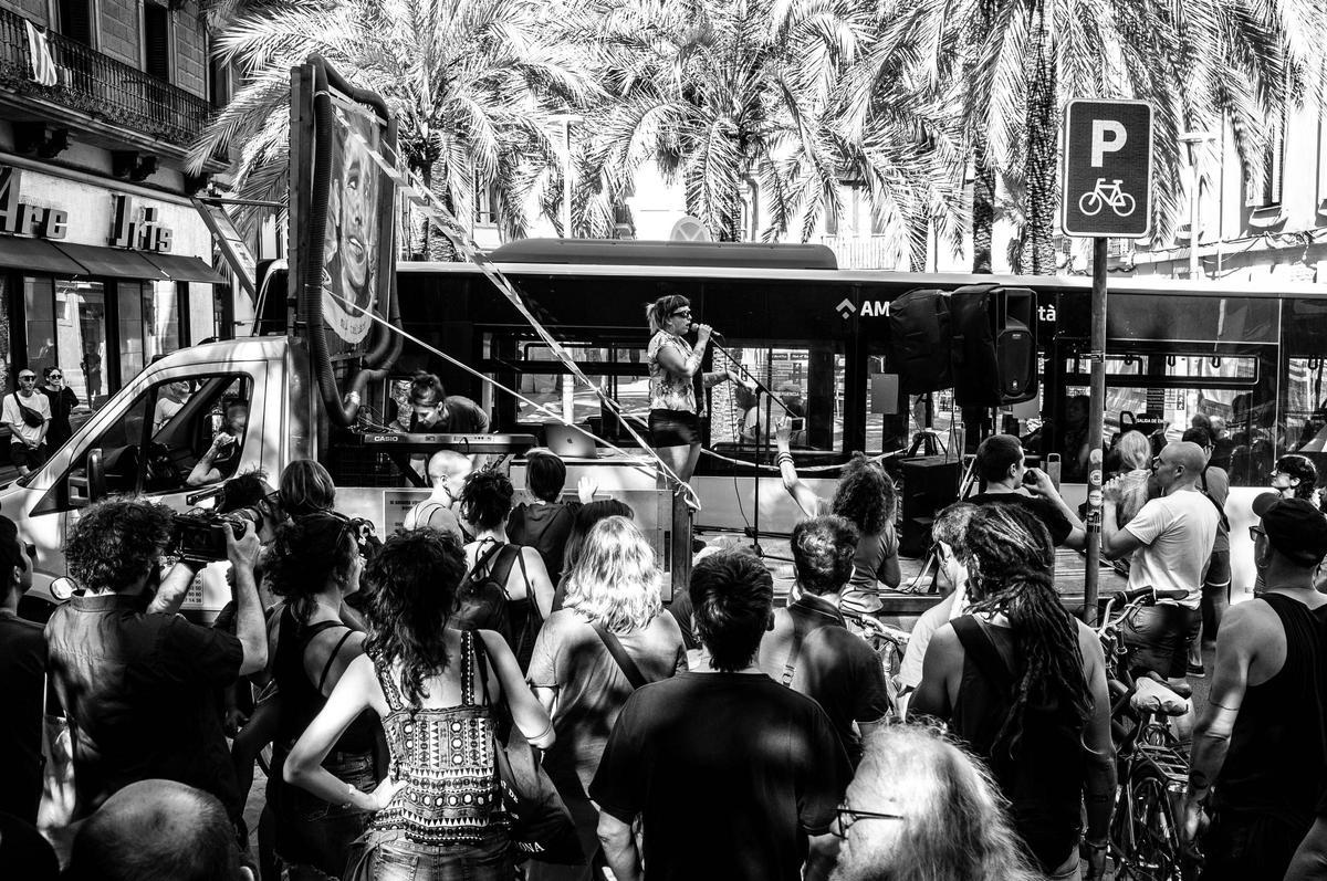 El inicio de The Otherside Aplec, en Gran de Gràcia esquina con la plaza de Trilla