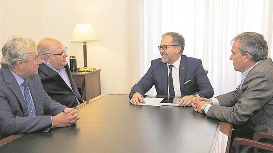 Castellón denuncia que la UE y Madrid no evitan la invasión de naranja africana