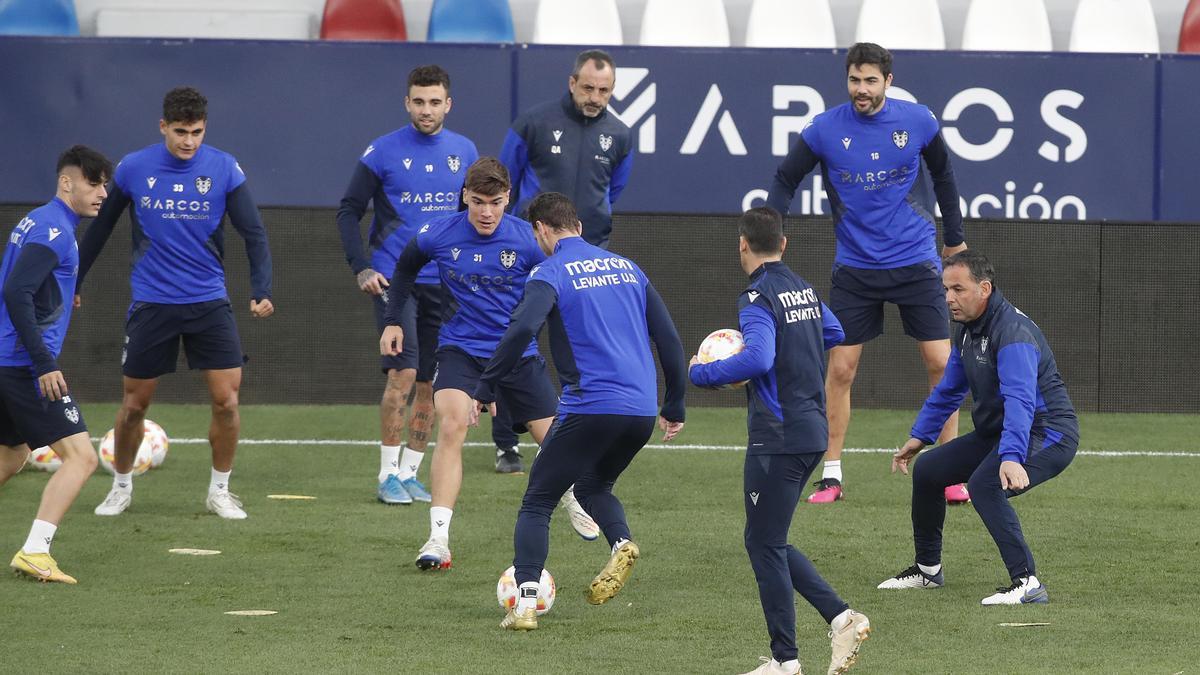 Entrenamiento del Levante UD en el día de ayer.