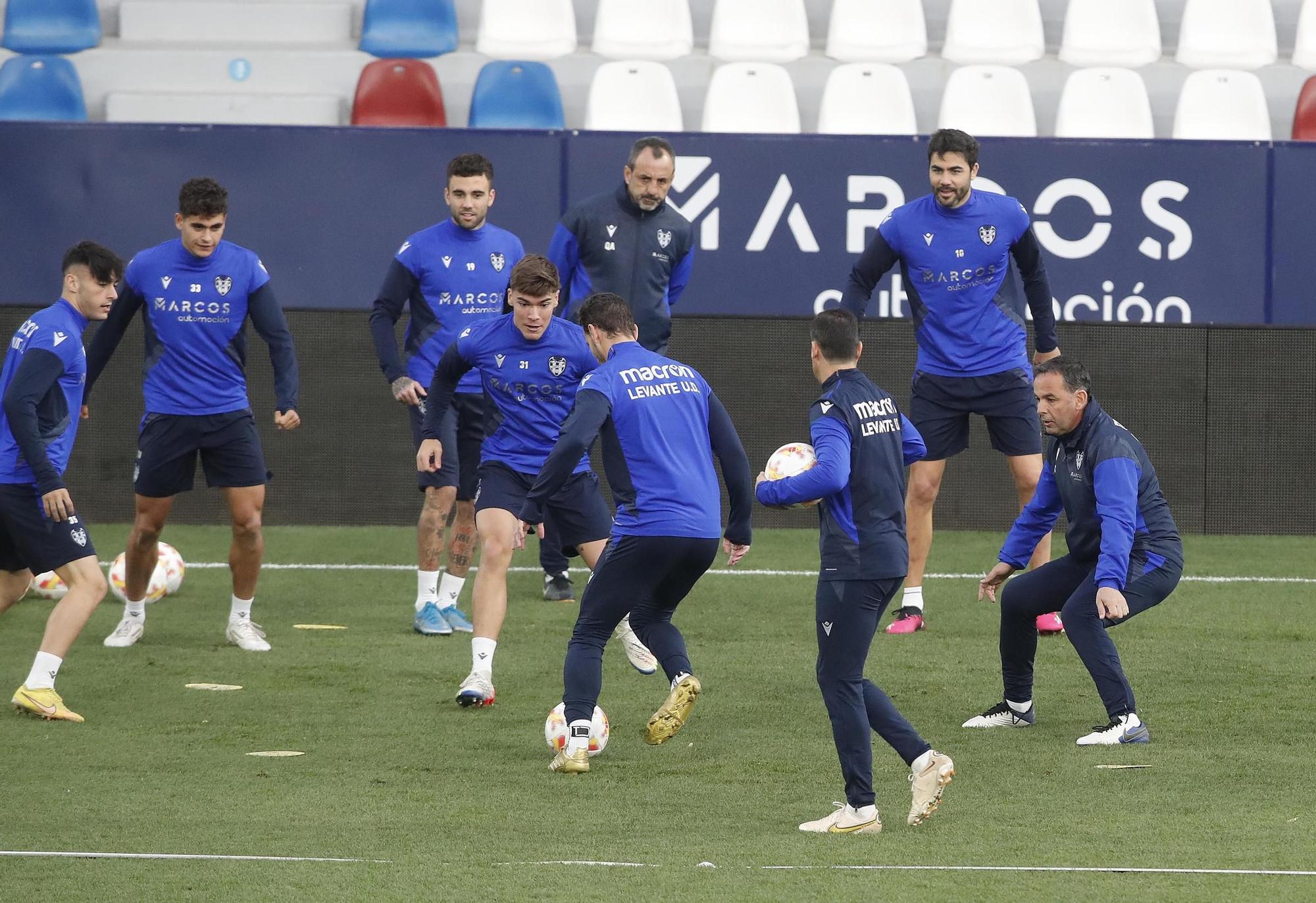 Entrenamiento del Levante Ud