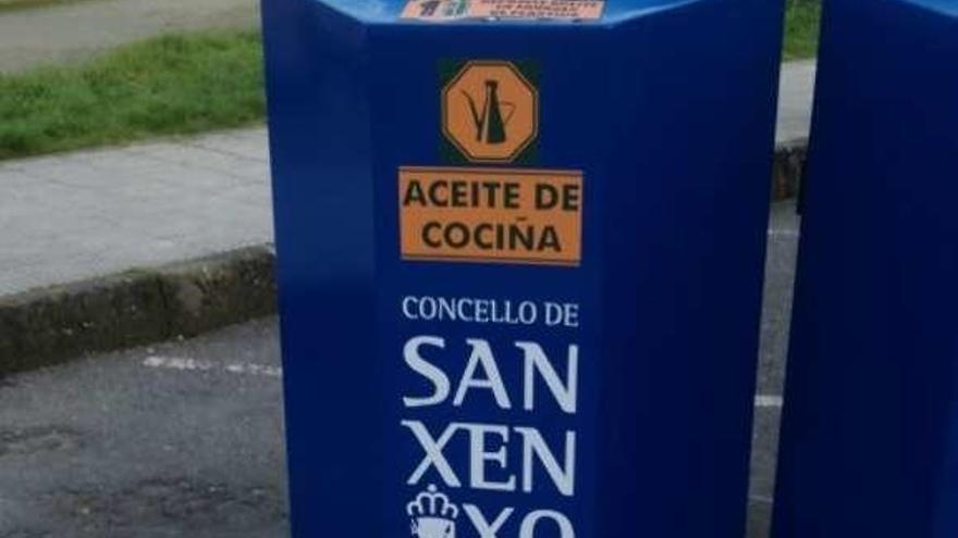 Un contenedor de aceite usado en el municipio. // Faro