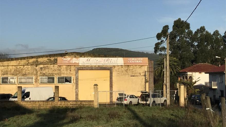 Registro de la Guardia Civil, hoy, en la nave de Taragoña donde apareció el cadáver de Diana Quer.