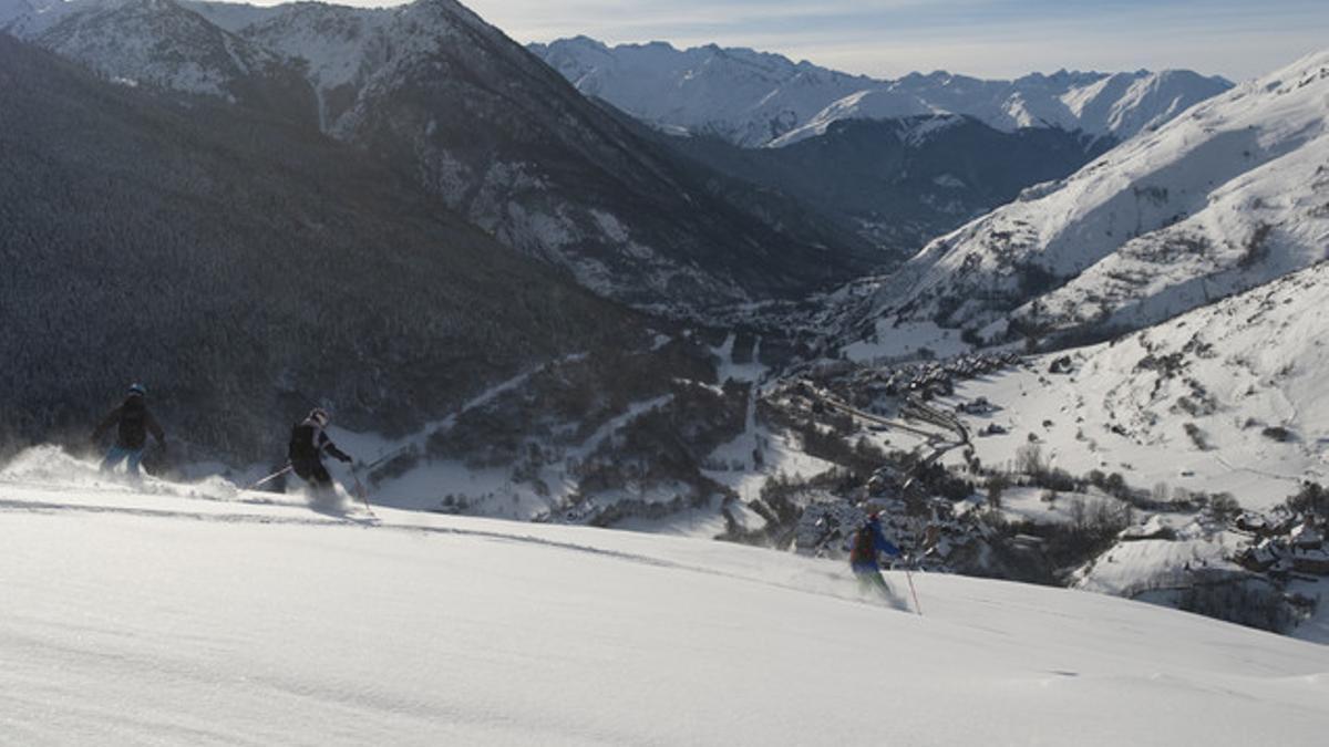 Esquiadores en Vaquèira-Beret, una de las estaciones donde Snowplay organiza jornadas y reuniones corporativas