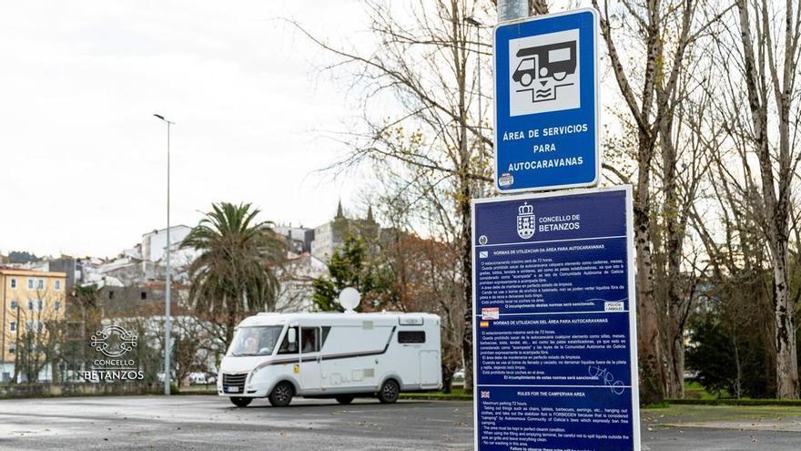 Betanzos negociará con Adif la cesión de terrenos para ampliar el área de caravanas ante la "creciente demanda"