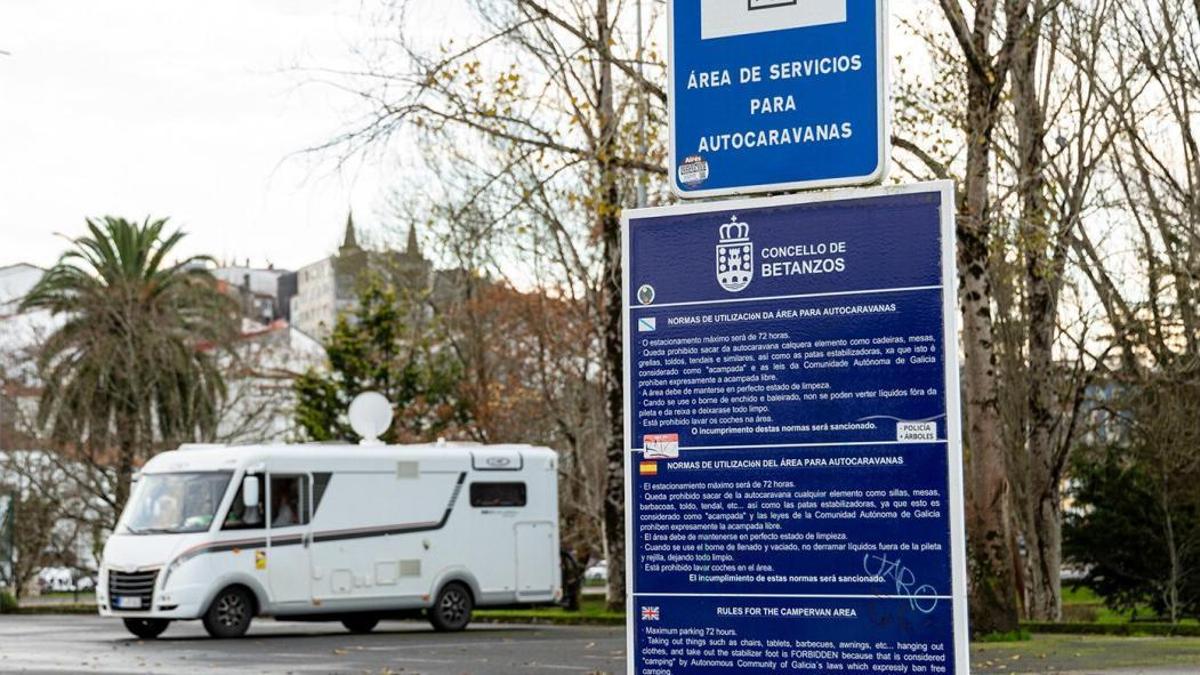 Betanzos negociará con Adif la cesión de terrenos para ampliar el área de caravanas ante la "creciente demanda"