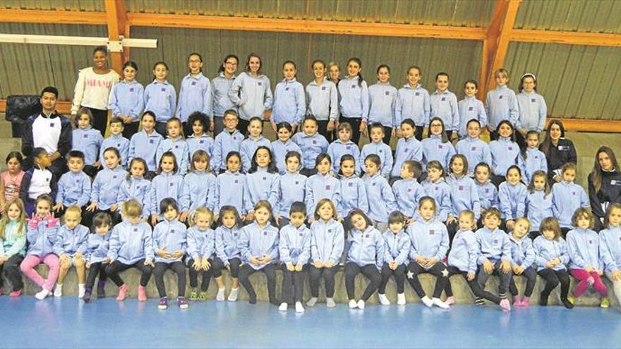 La gimnasia artística celebra su primer año en la Vall d’Uixó Primera medalla