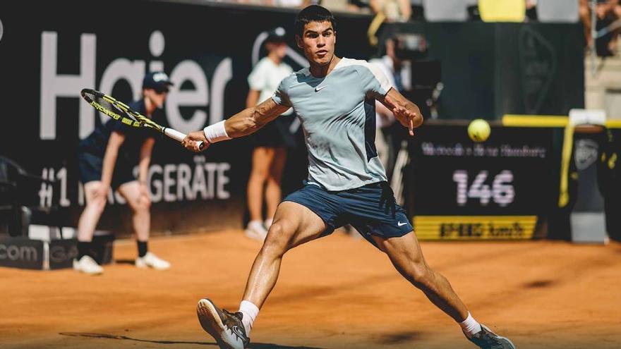 Carlos Alcaraz se exhibe ante Khachanov y se planta en semifinales de Hamburgo