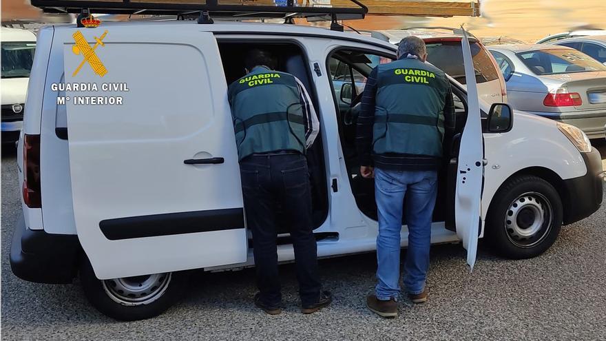 Zamora | Excede la velocidad, lo para la Guardia Civil, no tiene carné y lleva un permiso falso