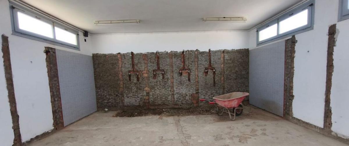 Ya han comenzado los trabajos de reforma de los vestuarios.