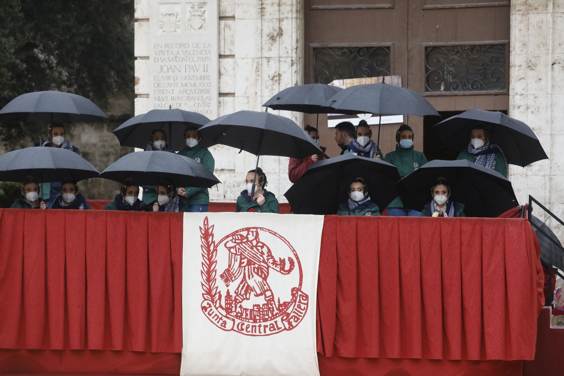 Búscate en el primer día de ofrenda por la calle de Quart (entre las 17:00 a las 18:00 horas)