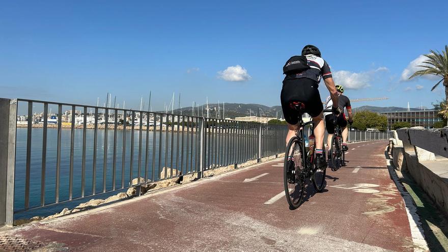 El carril bici del Paseo Marítimo de Palma ya luce barandillas nuevas