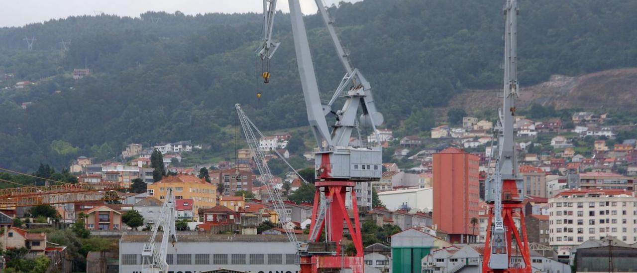 En primer plano, terrenos públicos de la antigua Factorías Vulcano que saldrán a concesión. |   // M.G. BREA