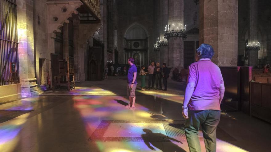 Trotz Hörgerät der Messe in der Kathedrale folgen