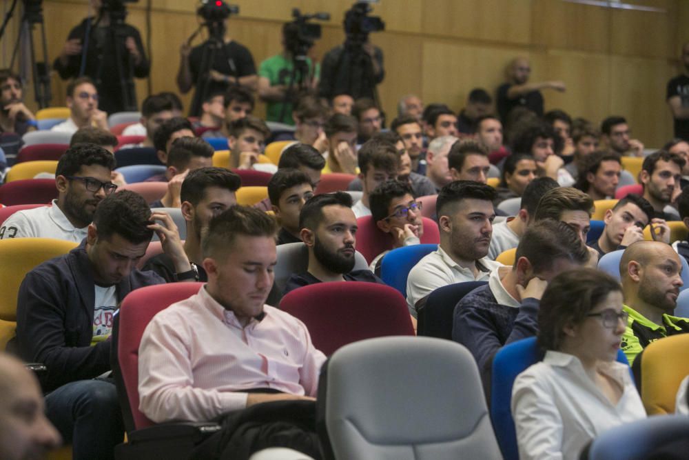 El seleccionador Julen Lopetegui en la Universidad de Alicante.