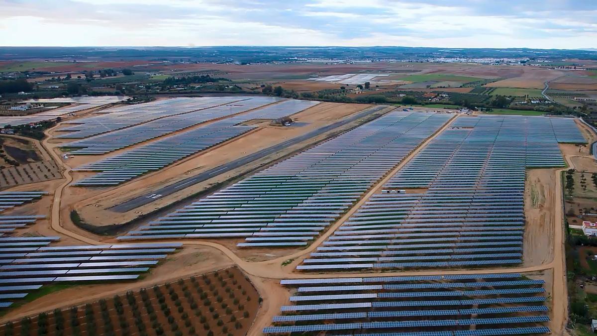 Una imagen de la planta fotovoltaica de Gibraleón, en Huelva.