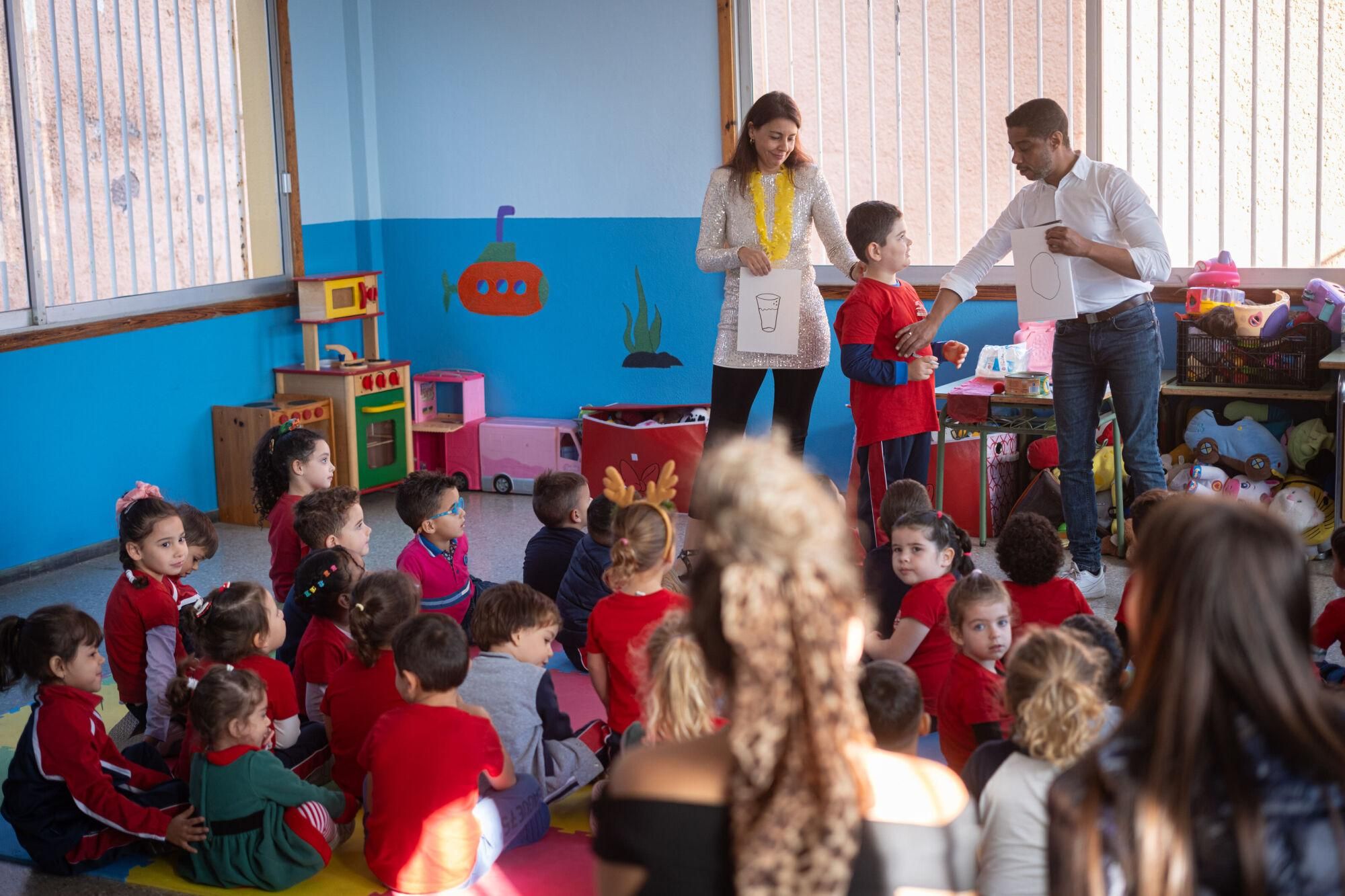 Fiesta de Navidad en el colegio Santa Cruz de California