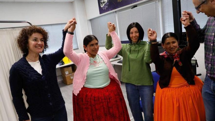 Las cholitas escaladoras de Bolivia hacen cumbre en Avilés