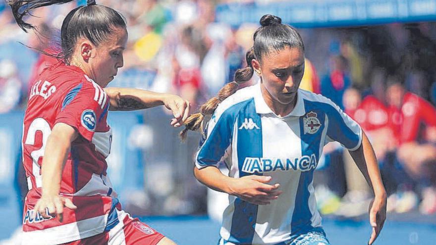 Olaya, ante Leles en el último encuentro en Riazor ante el Granada. | Iago López