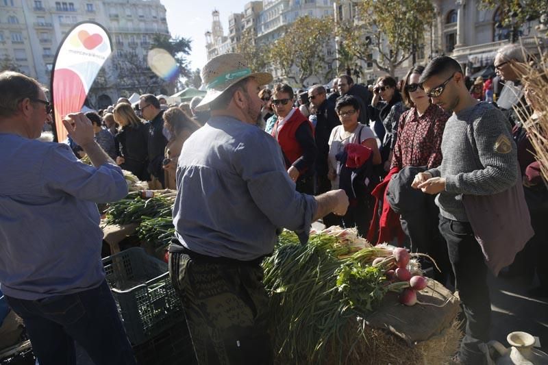 Los productos de proximidad llegan a la ciudad en "De l'horta a la plaça"