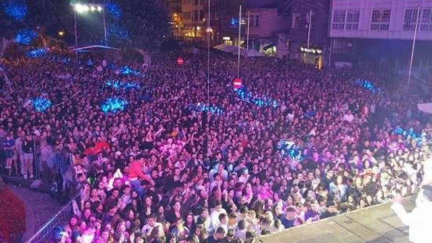 El público llenó la plaza de España para ver a Panorama. // Faro