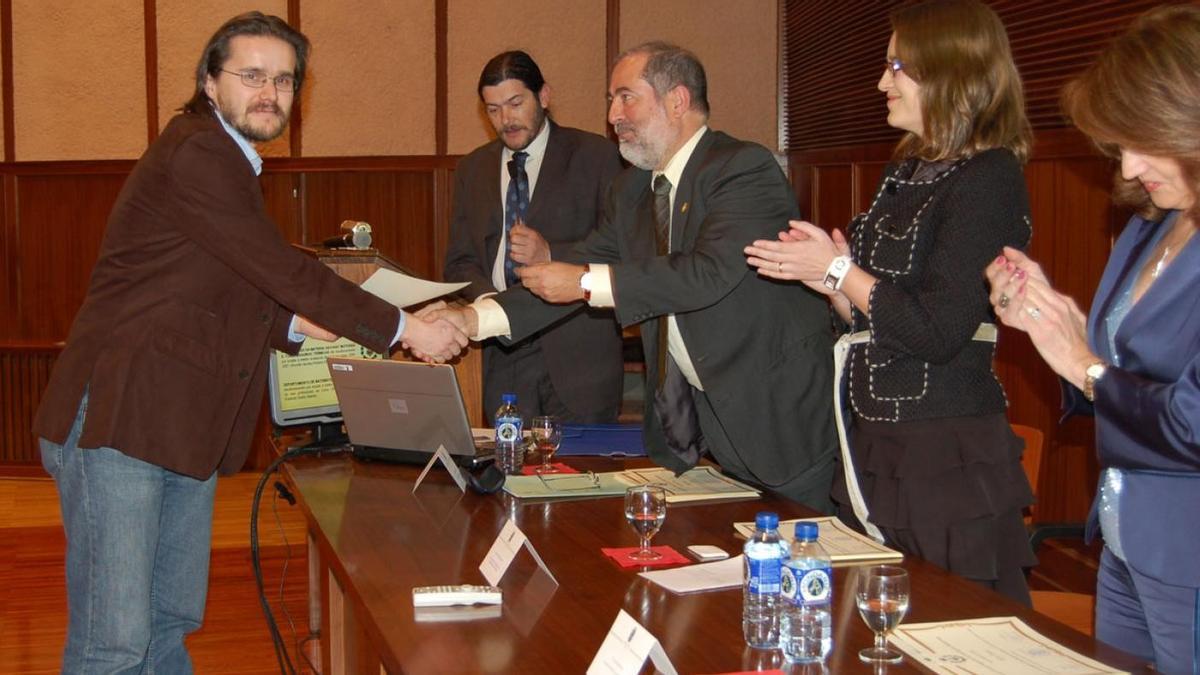 Porteiro, recogiendo su premio como profesor mejor valorado de Industriales en 2008.