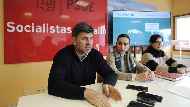 Casares y Forno, en una rueda de prensa en la sede lalinense del PSOE.