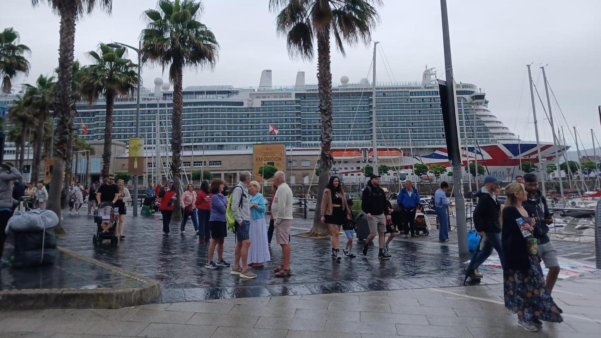 El «Arvia», esta mañana en el Muelle de Trasatlánticos.