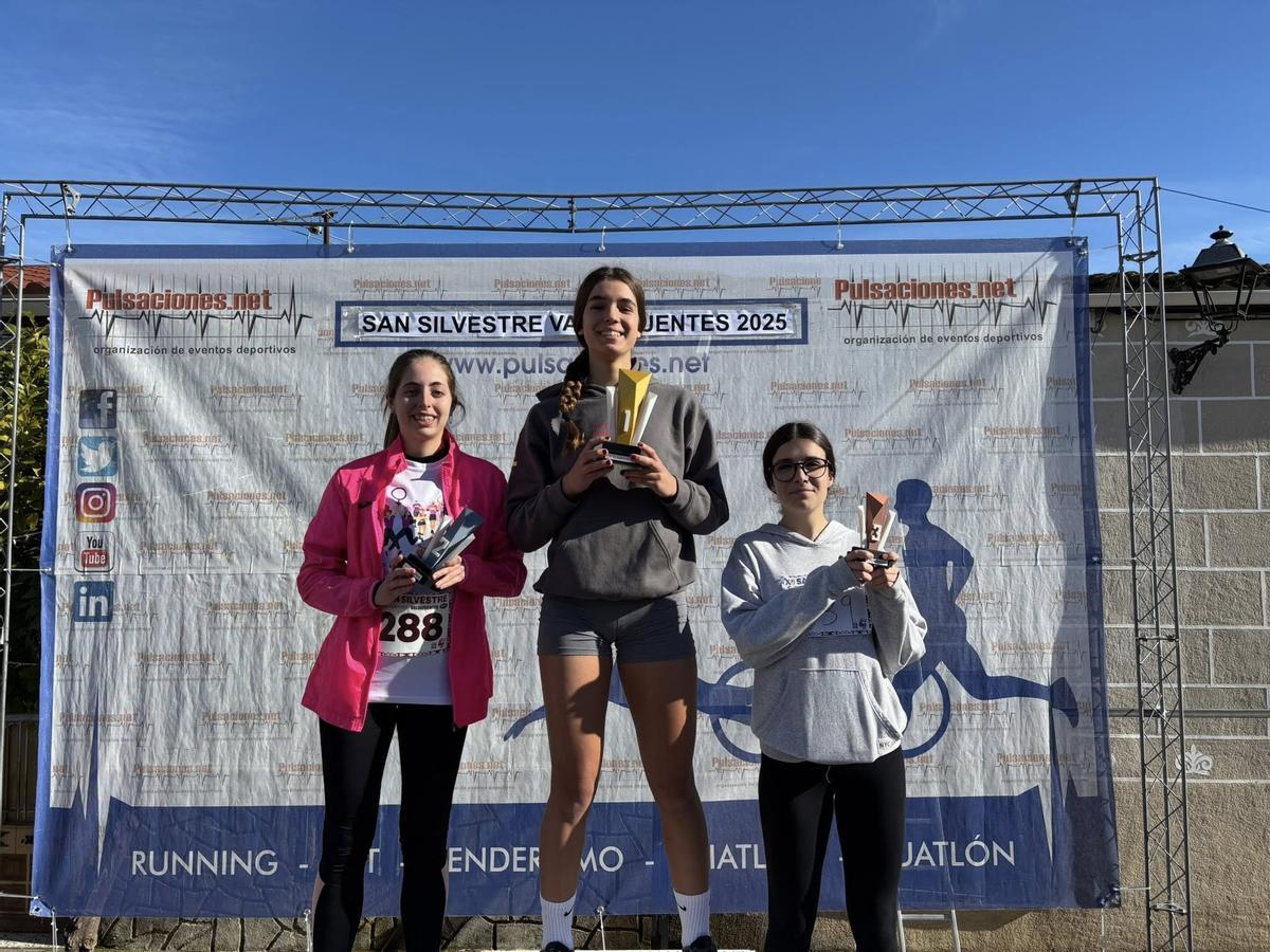 Imagen de las ganadoras de la carrera.