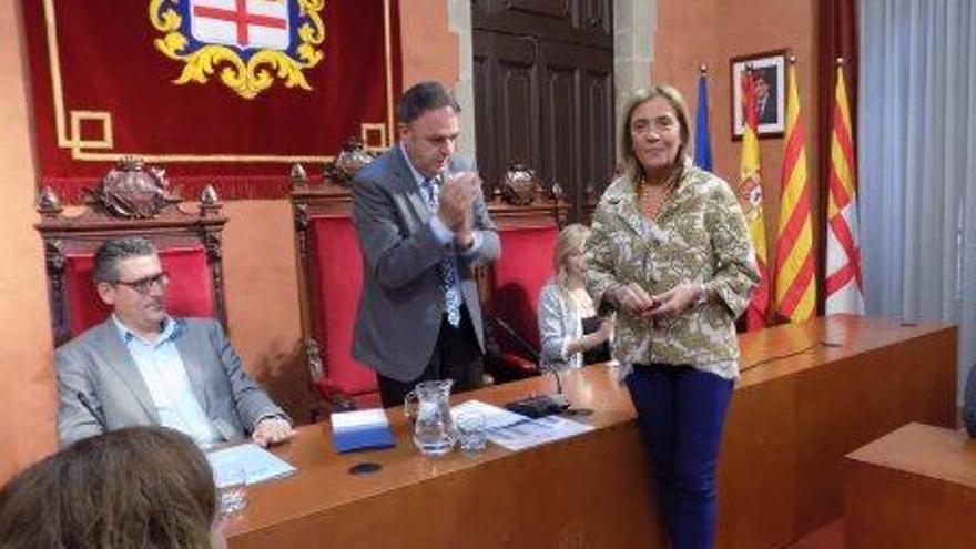 Neus Comellas després de rebre la medalla de regidora al ple d&#039;ahir