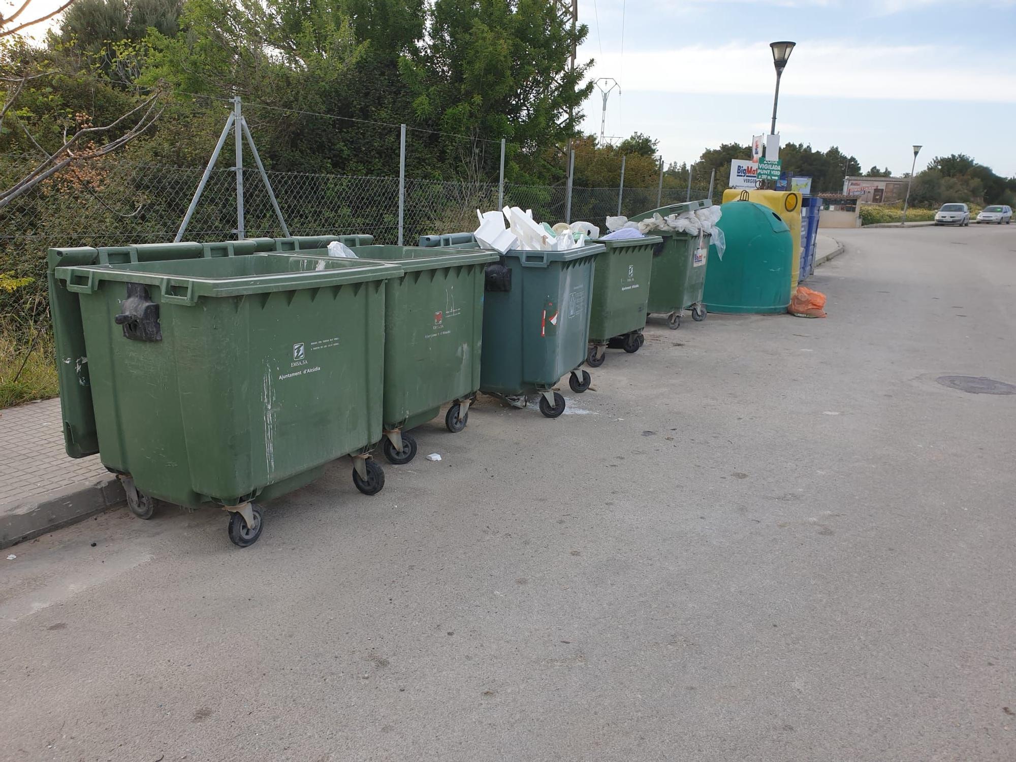 La basura ocupa las calles de Alcúdia y sa Pobla debido a la huelga