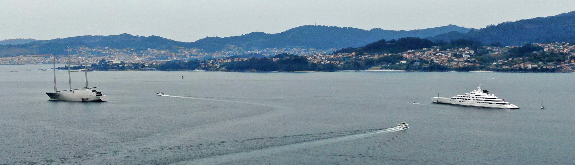 Duelo de esloras en la ría de vigo