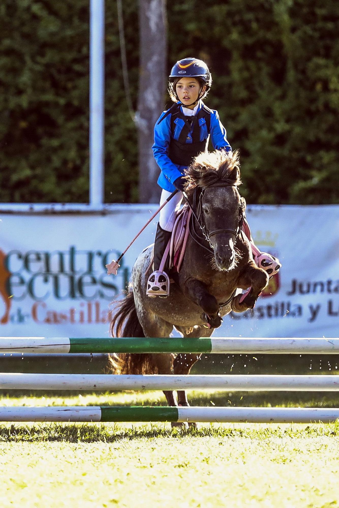 Ximena Gutiérrez montando a Calimero de Orión.