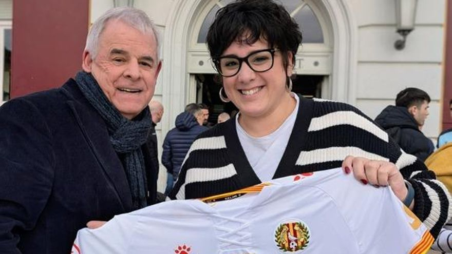 La alcaldesa de Santa Coloma, Mireia González, junto al presidente del Industrias Santa Coloma, Vicenç Garcia