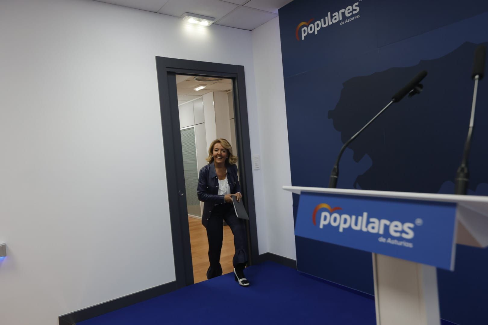 EN IMÁGENES: Así fue la comparecencia de Teresa Mallada en la sede del PP asturiano