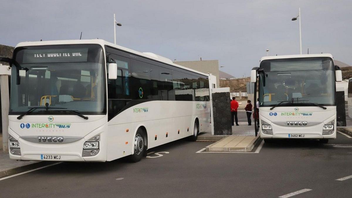 El Cabildo de Lanzarote anuncia las nuevas medidas de gratuidad en el transporte público.