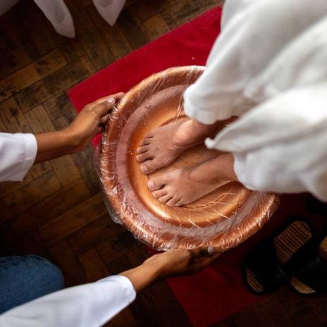 El truco de la abuela para tener unos pies recién salidos de un salón de belleza: ¡agarra el vinagre que tienes en casa!