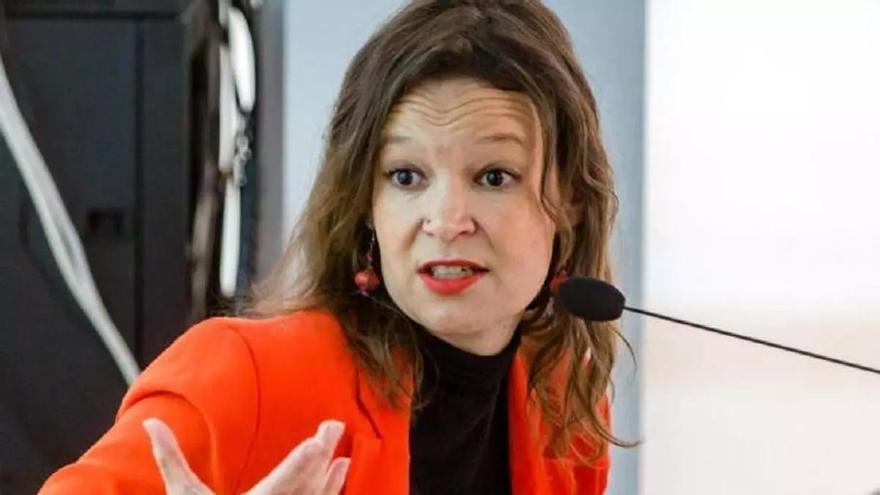 La ministra de la ley antitabaco regresa por su marcado perfil internacional