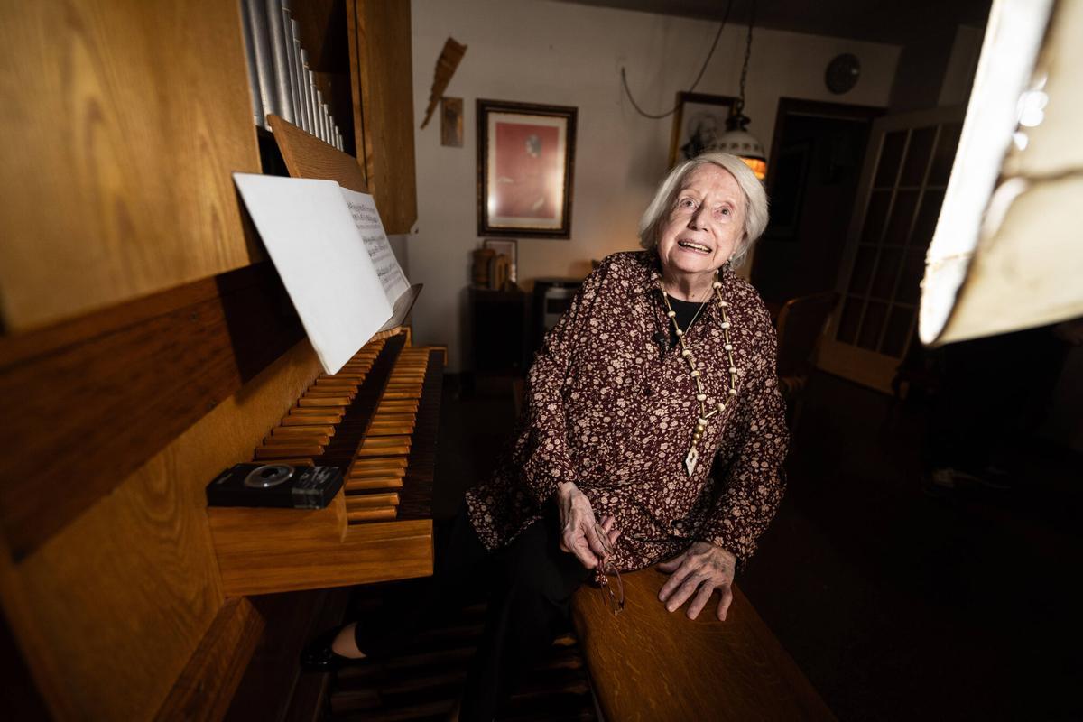 Montserrat Torrent, l’organista degana (i sorda), compleix 100 anys: «La música és el millor medicament, totes les altres coses fallen en la vida»