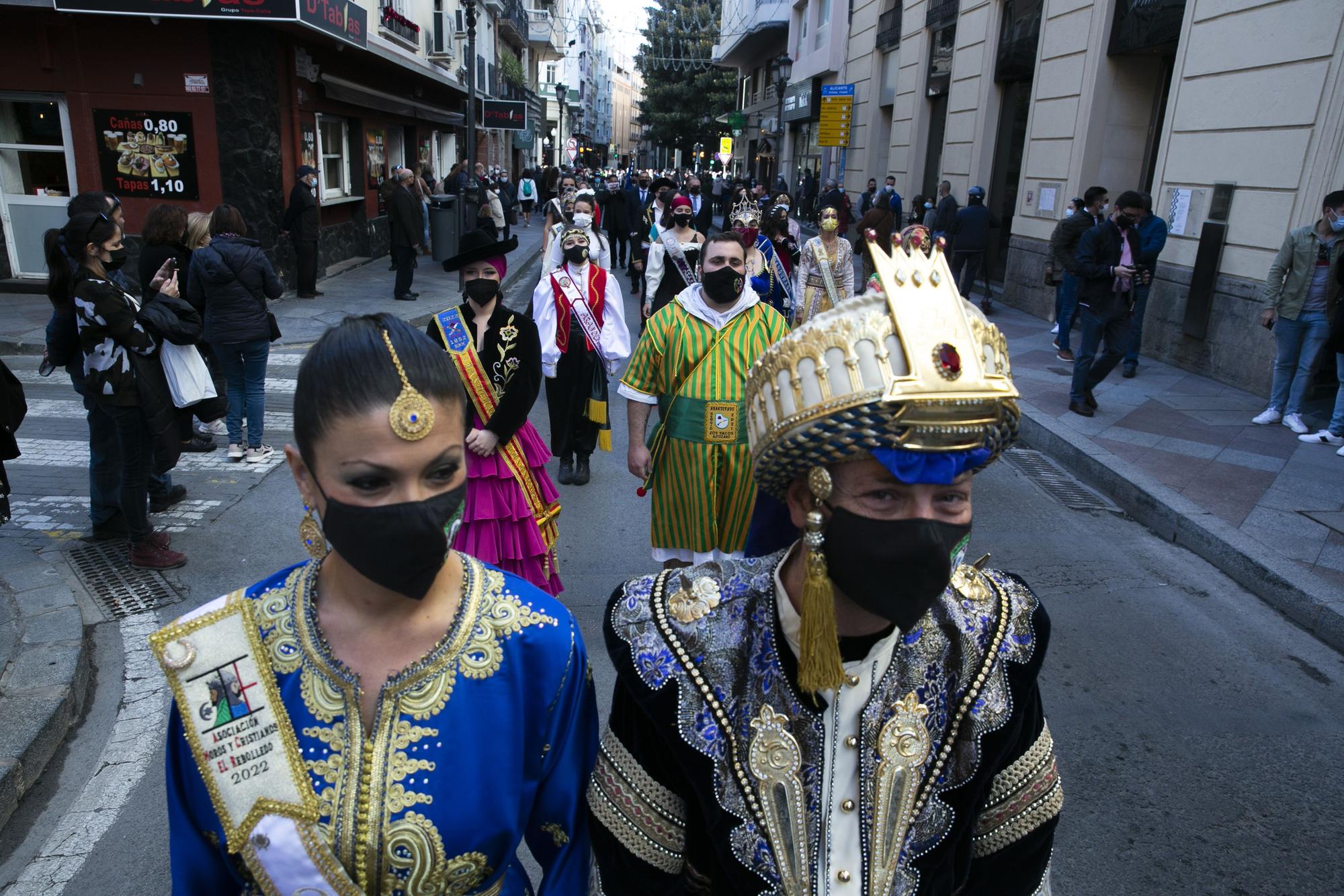 Procesión de San Nicolás y ambiente festivo en Alicante por el Día de la Constitución